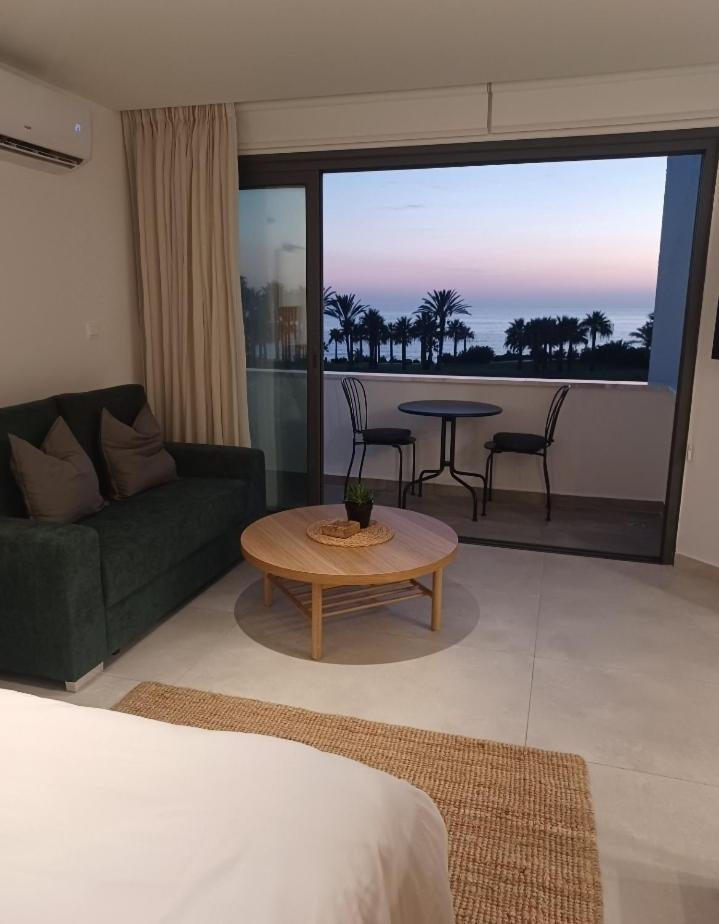 Terrazza Suites Paphos Buitenkant foto